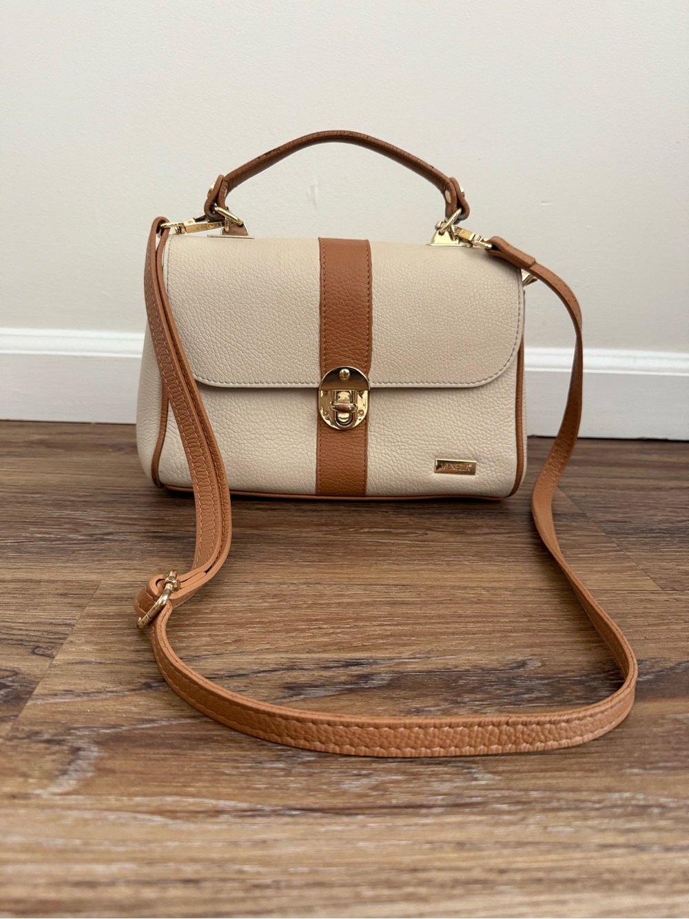 Leather Crossbody Purse in Cream & Tan
